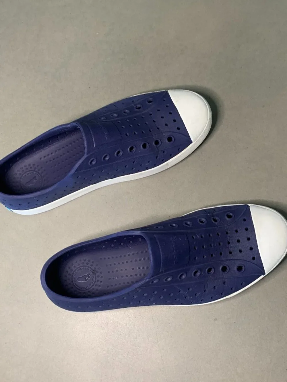 Native Jefferson Navy White Slip On Shoes Men’s Size 9
